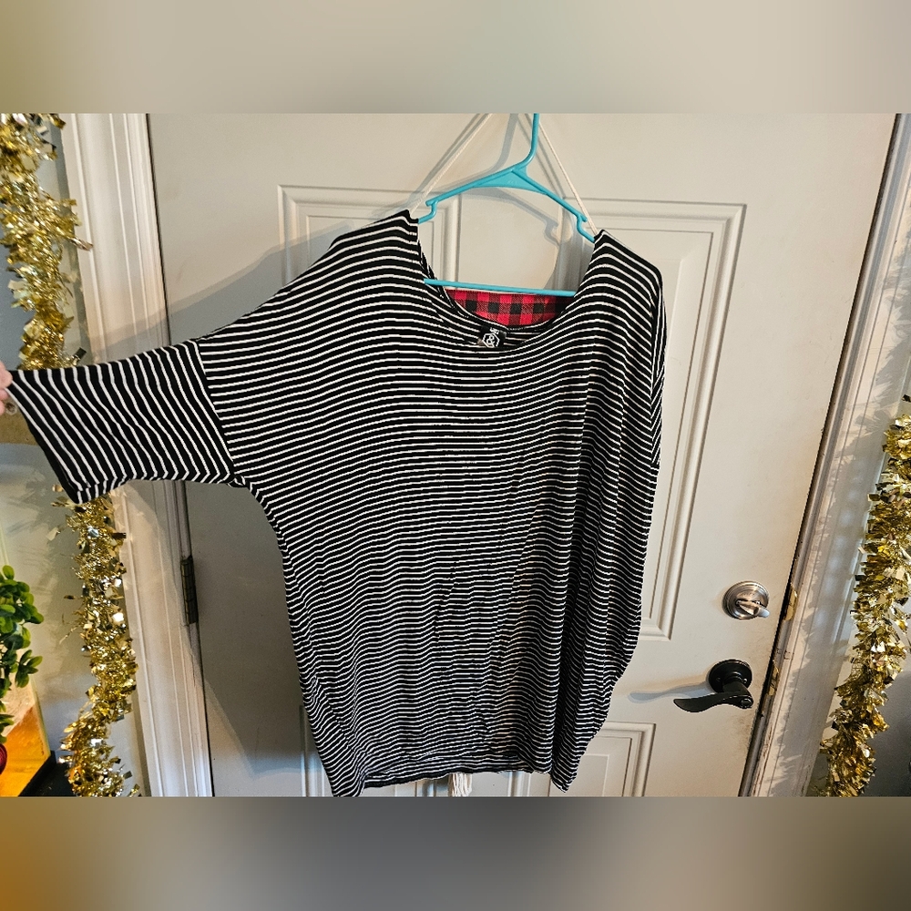 Agnes & Dora Black and White Striped Short Sleeve Top